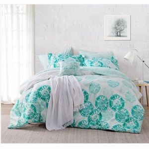 *Price Negotiable!* Comforter, Sheets, Pillowcases